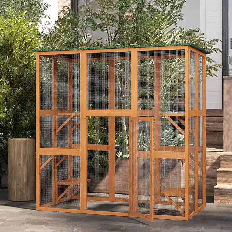 Casă de pisici din lemn în aer liber, impermeabilă, vilă cușcă cu cușcă Casă de pisici din lemn în aer liber, impermeabilă, vilă cușcă cu cușcă